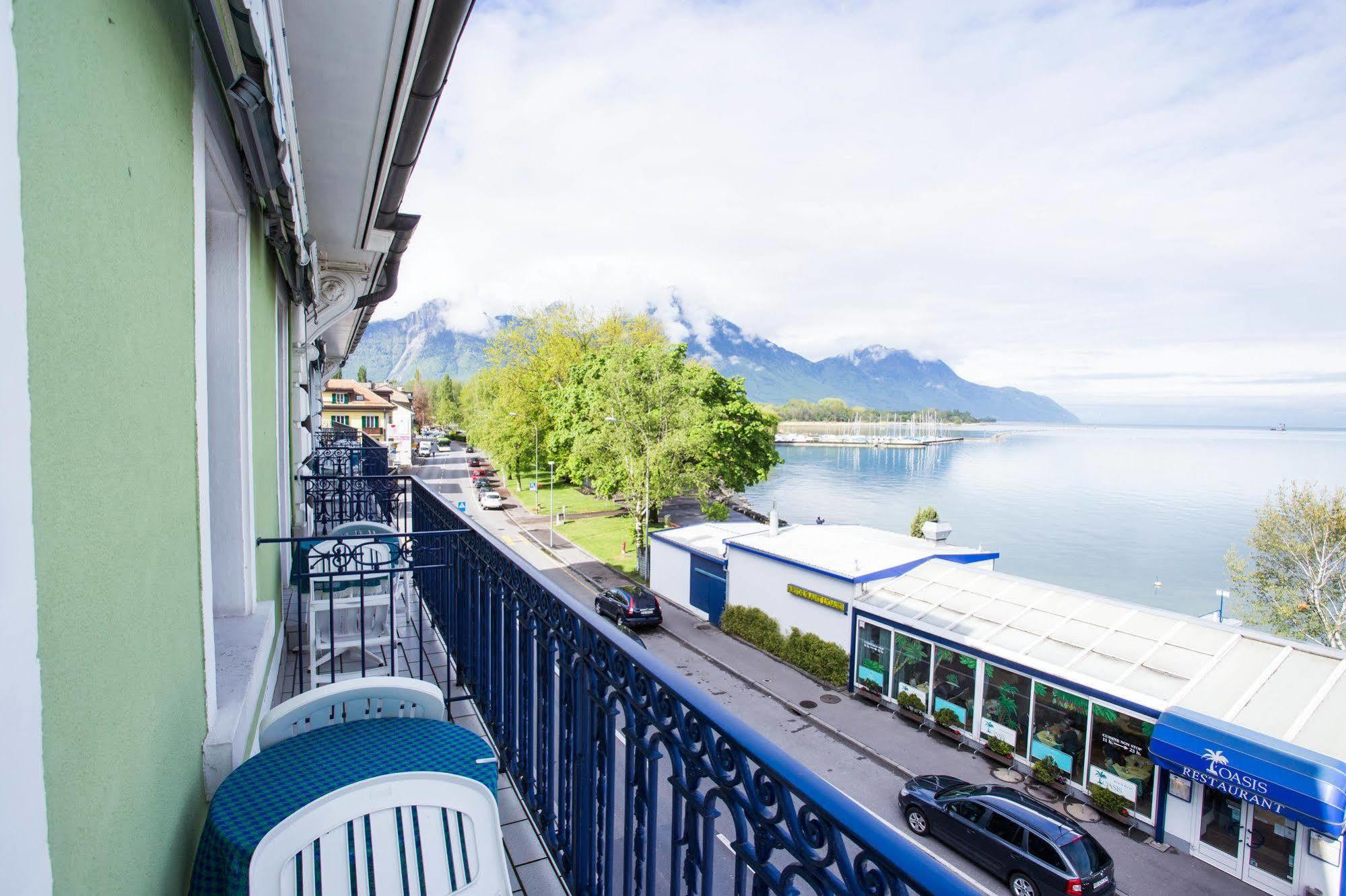 Hotel Du Port Villeneuve Exterior photo